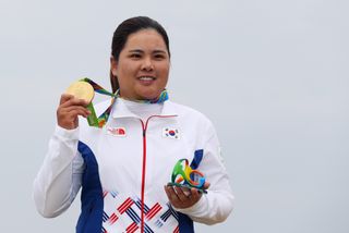 Inbee Park shows off her gold medal at the 2016 Olympics