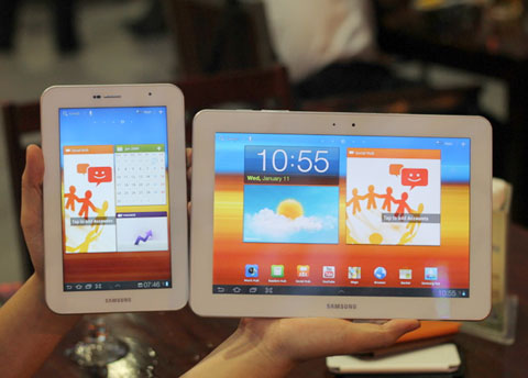 Samsung Galaxy Tab 10.1 and 7.0 Plus in al white