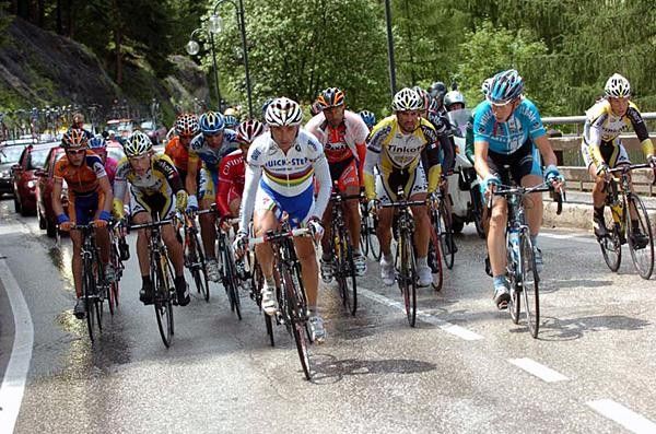 Paolo Bettini (Quickstep-Innergetic) leads the early escape.
