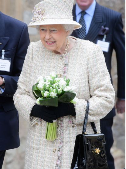 Queen Elizabeth purse secret signal