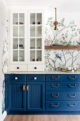 Amanda George floral chinoiserie wallpaper in a kitchen/dining room