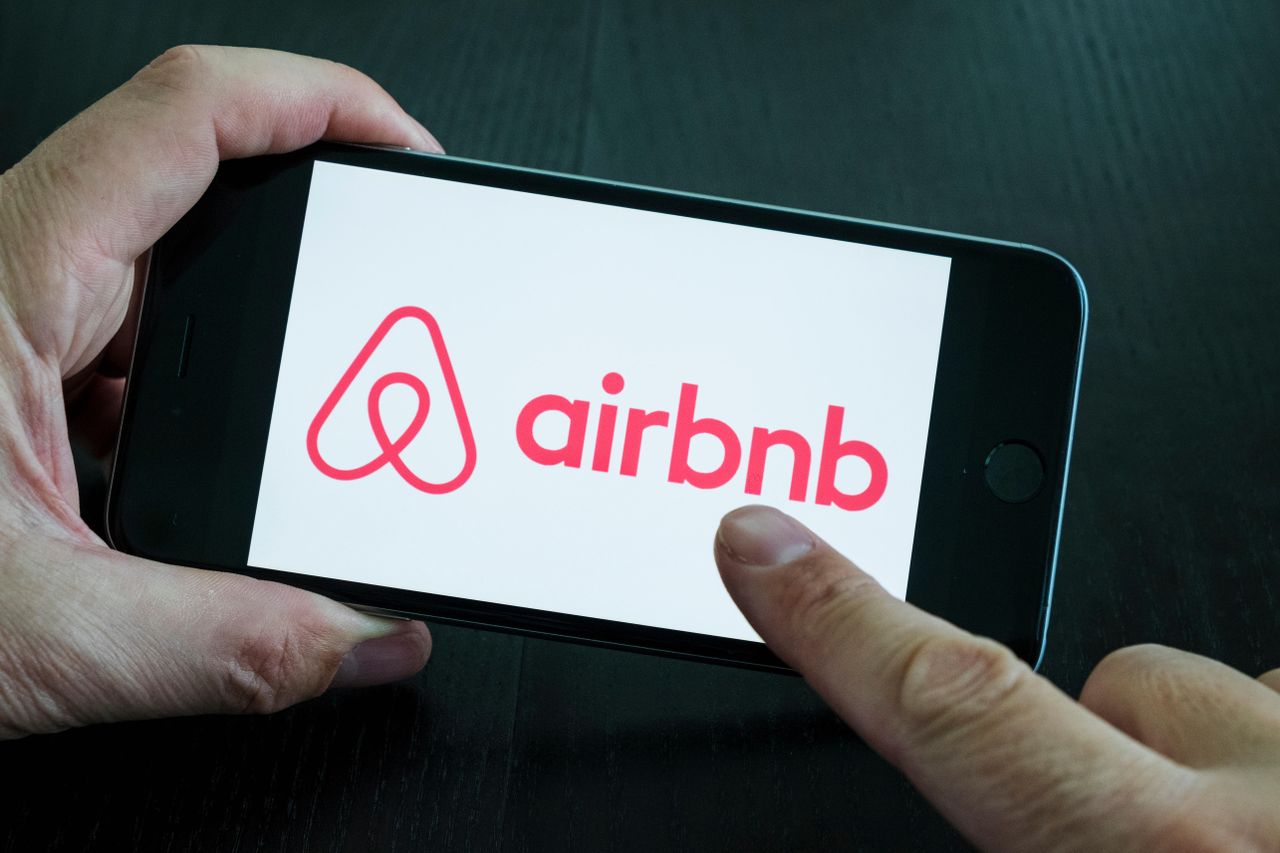 Airbnb hosts are more likely to accept white travelers.