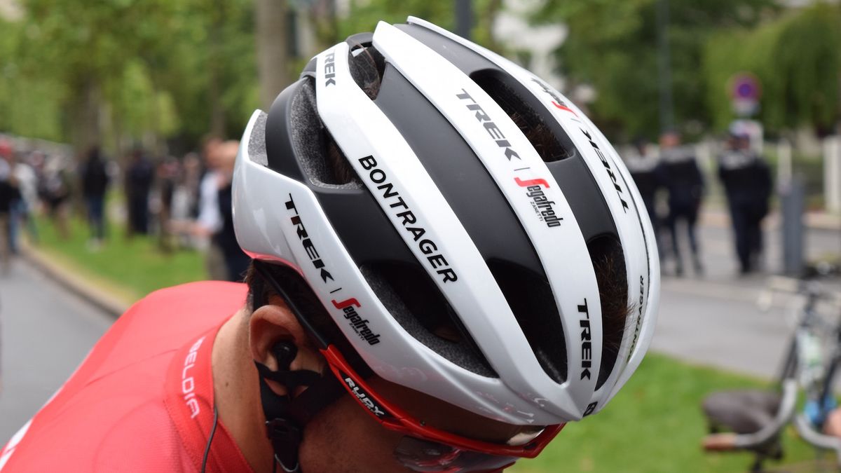Haimar Zubeldia (Trek-Segafredo) wears the new Bontrager helmet, seen for the first time at the race