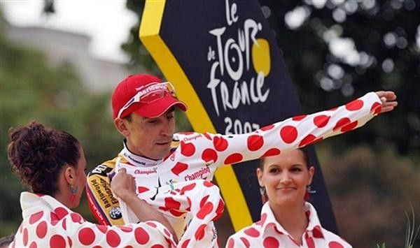 Mauricio Soler (Barloworld) dons polka dots as final mountains classification winner for 2007