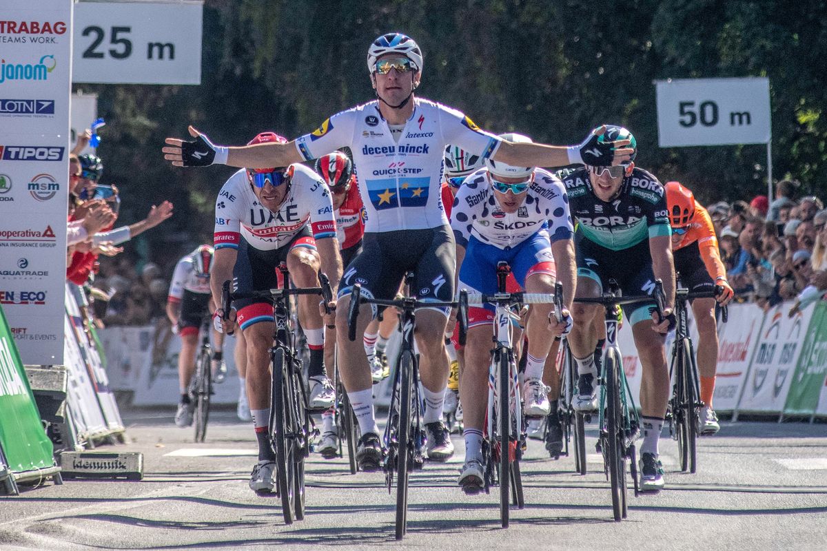 Elia Viviani (Deceuninck-QuickStep) wins stage 4