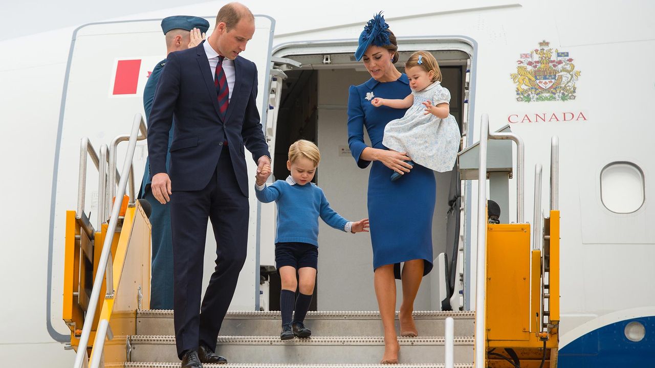 kate middleton hat plane