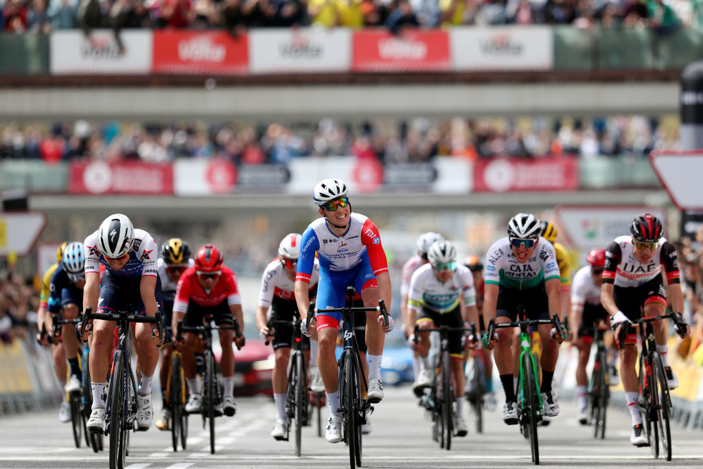 BARCELONA SPAIN MARCH 27 LR Andrea Bagioli of Italy and Team QuickStep Alpha Vinyl Attila Valter of Hungary and Team Groupama FDJ sprint to stage win during the 101st Volta Ciclista a Catalunya 2022 Stage 7 a 1387km stage from Barcelona to Barcelona VoltaCatalunya101 WorldTour on March 27 2022 in Barcelona Spain Photo by Gonzalo Arroyo MorenoGetty Images