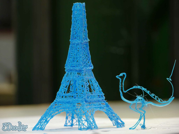 3Doodle showing model Eiffel Tower and ostrich