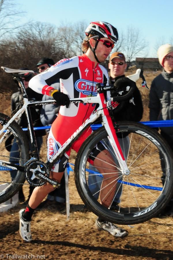 Cody Kaiser (Cal Giant Berry) running the barriers in second place