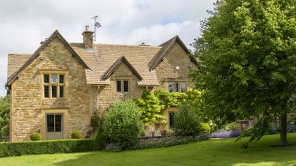 mellow stoned cotswold cottage with garden