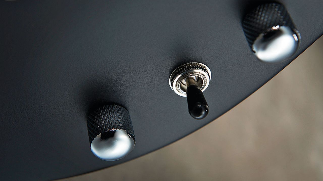 There's a three-way pickup selector and a killswitch on the shoulder