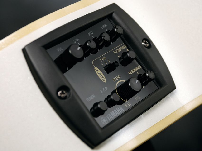 The APX1000 uses Yamaha's SRT sound imaging system effectively.