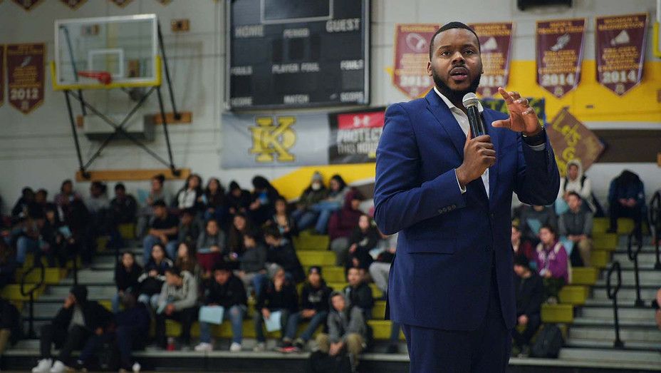 Michael Tubbs speaks to a class of high school kids about his &#039;Stockton Scholars&#039; program.