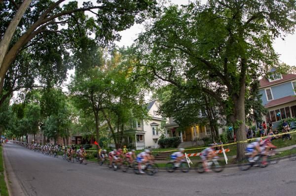 The field gets strung out chasing the break.