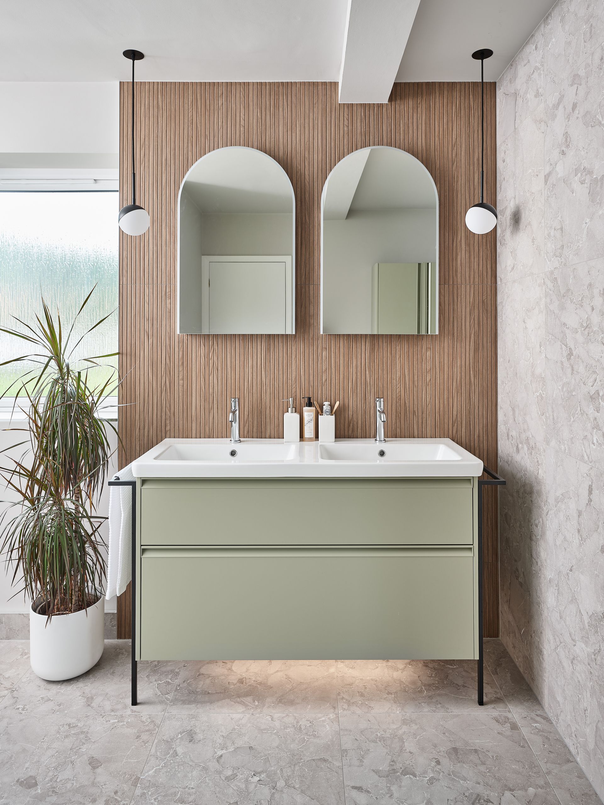 Outdated Bathroom Trends 2025 — 7 Style to Avoid and Why | Livingetc