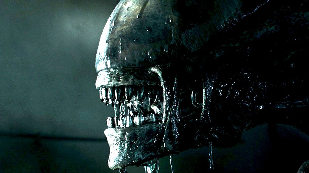 Alien movies in order: a xenomorph in the movie Alien Covenant drooling.