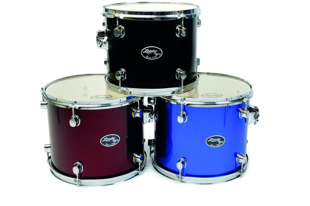 The matching wood snare has eight double-ended lugs and pull-away strainer/throw off