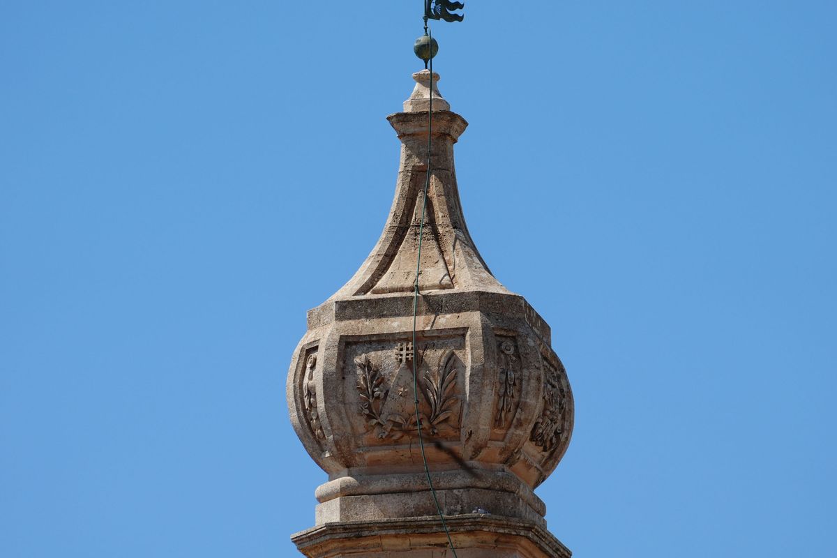 Sony RX10 V bridge camera sample gallery, a tower in an old town
