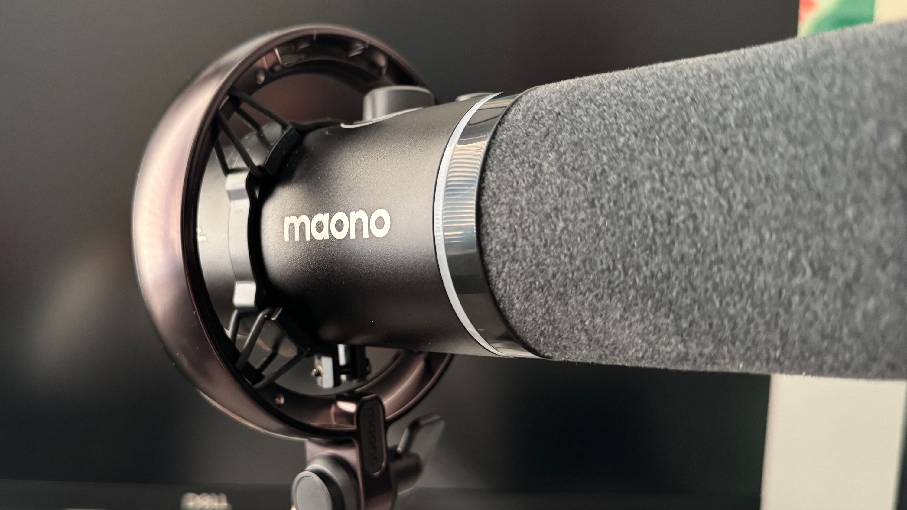 The branding on the Maono PD200W