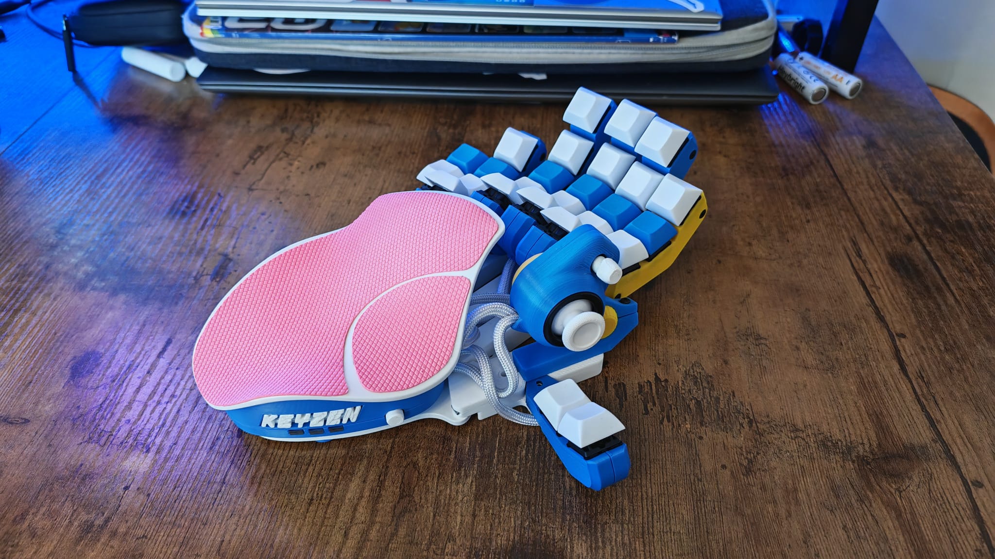 An Azeron Keyzen review image