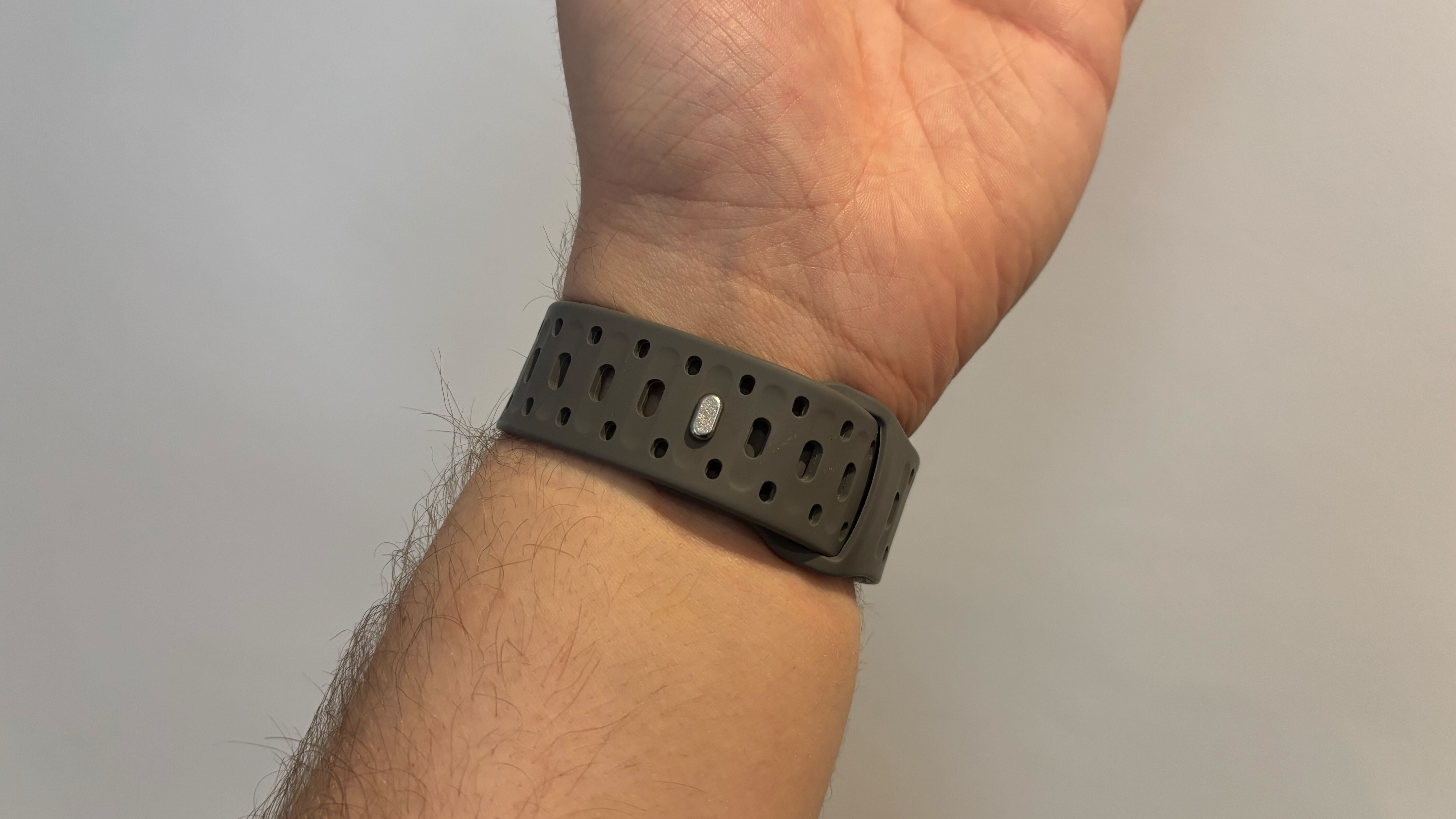 A close up of the Apple Watch SE 2 on a wrist