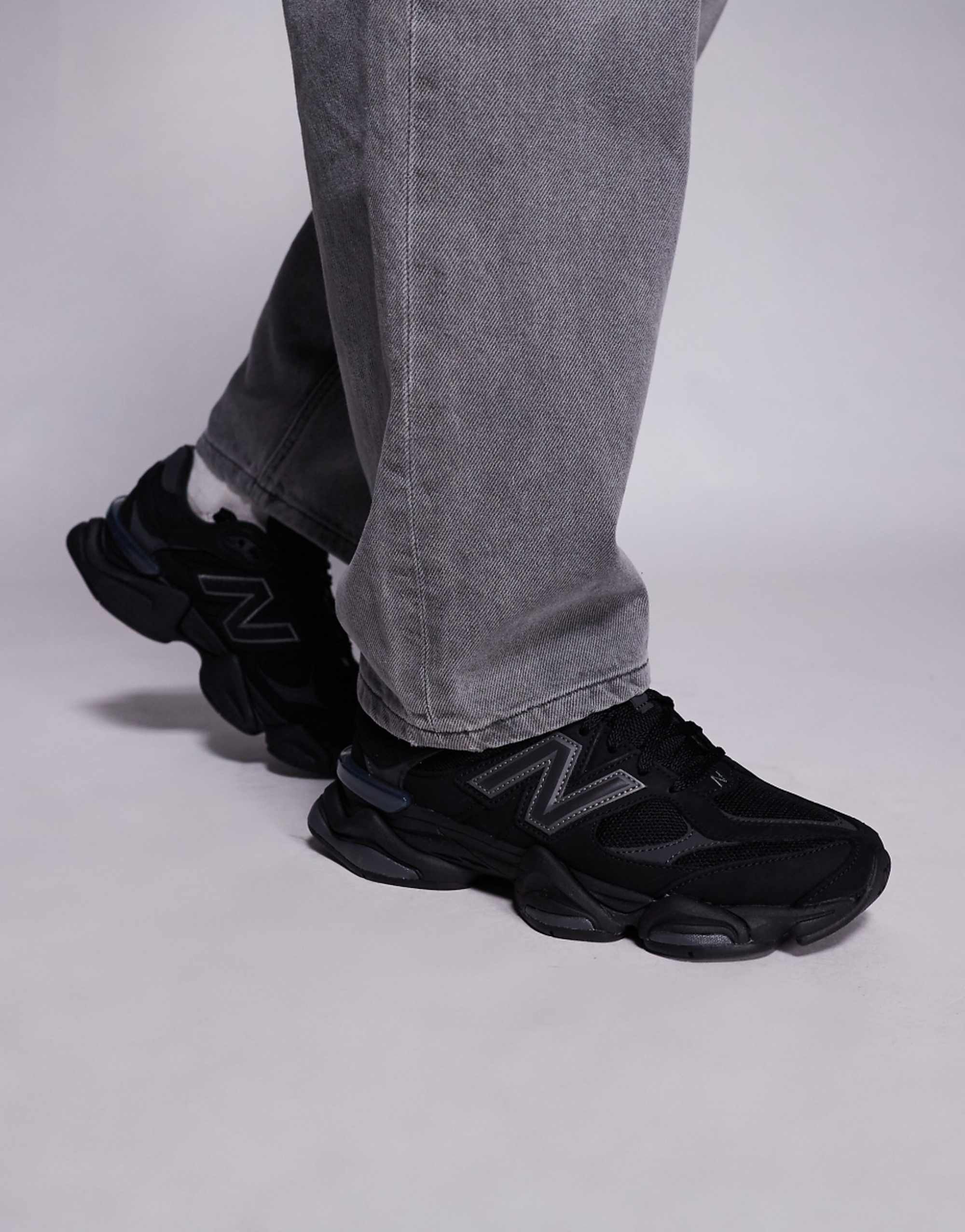 New Balance 9060 Unisex Trainers in Black