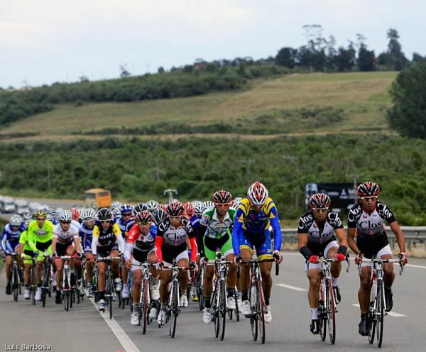 The Clos de Pirque &ndash; Trek team of race leader Luis Mansilla sets tempo