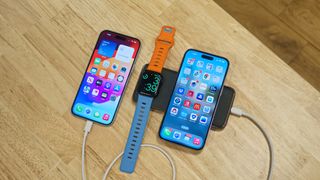 Satechi Quatro Wireless Power Bank charging two iPhones and Apple Watch.