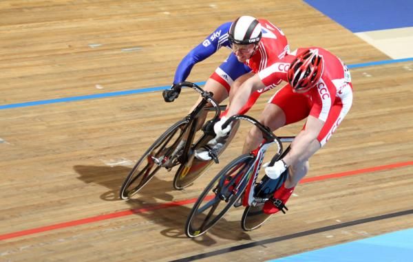 Matthew Crampton (GBR) has to work hard to pass Damian Zielinski (Poland)