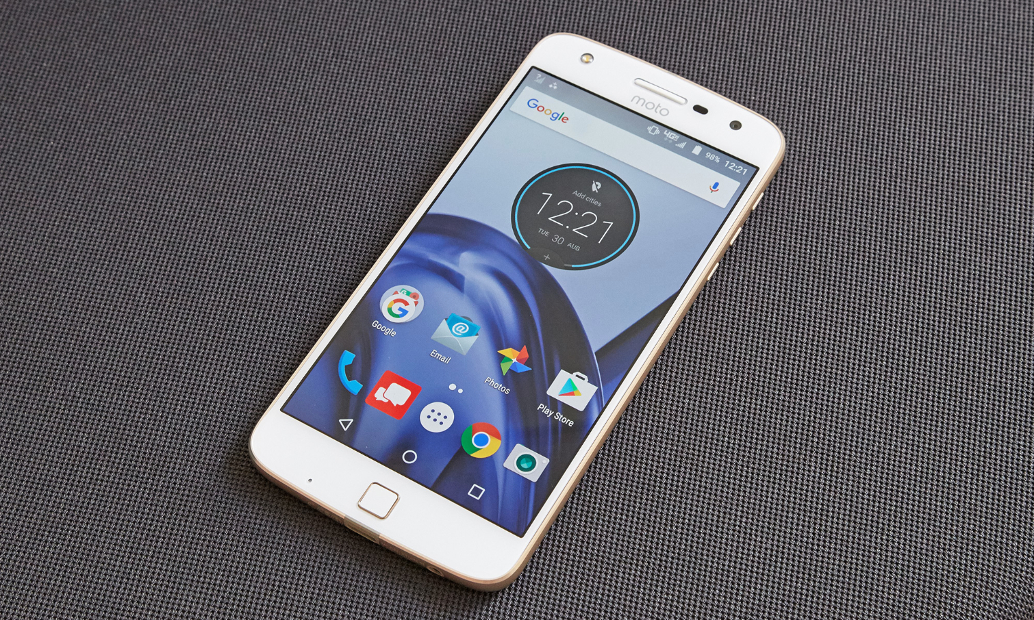 Moto Z Play Review: Very Long-Lasting | Tom's