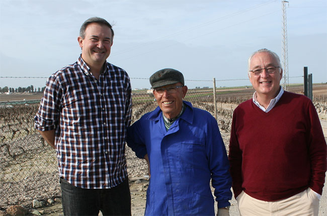 Jesus Barquin (left) in Jerez with Eduardo Ojeda (right) and grape grower Pepe-Luis Gonzalez