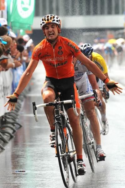 Gorka Izaguirre (Euskaltel-Euskadi) celebrates