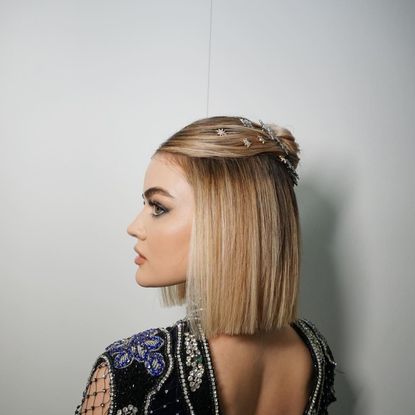 Hair, Blond, Hairstyle, Beauty, Fashion, Long hair, Lip, Headpiece, Hair accessory, Model, 