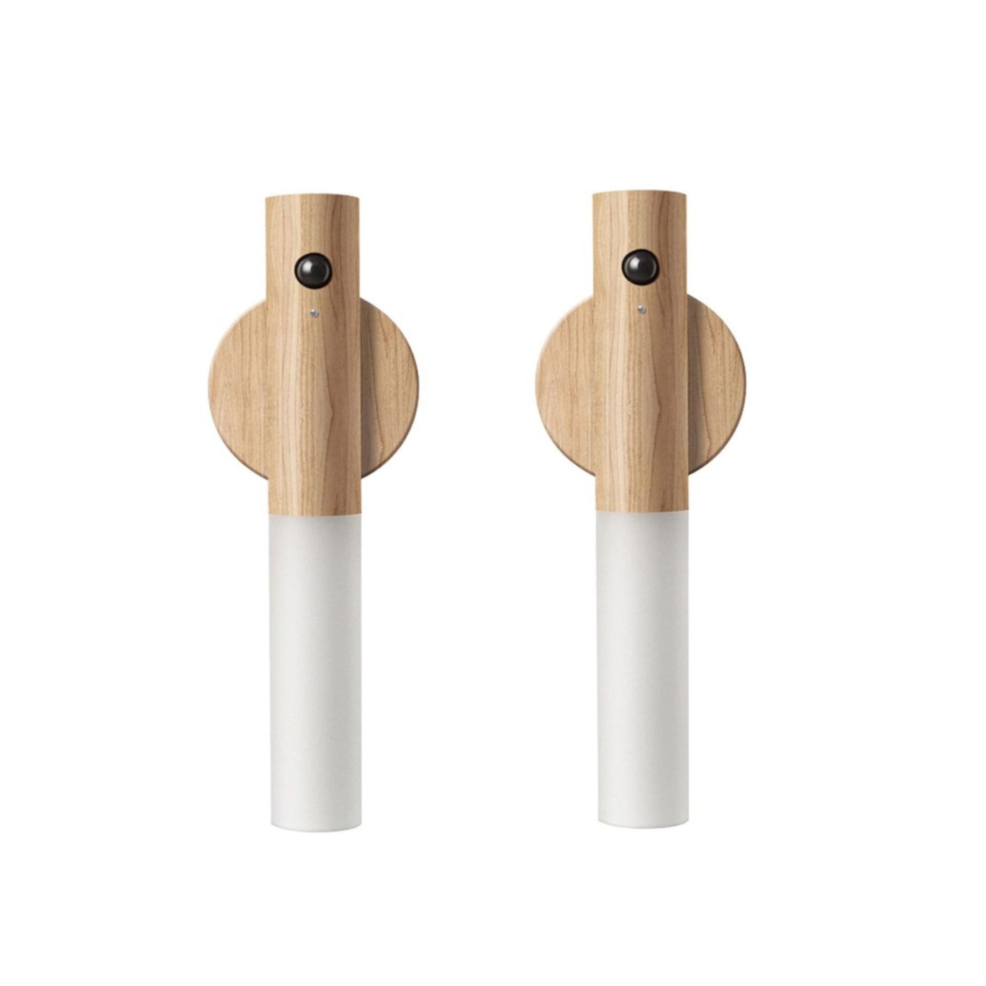 Dua lampu malam dengan sensor gerak