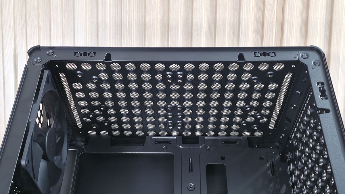 Cooler Master Q300L V3 - Case inside