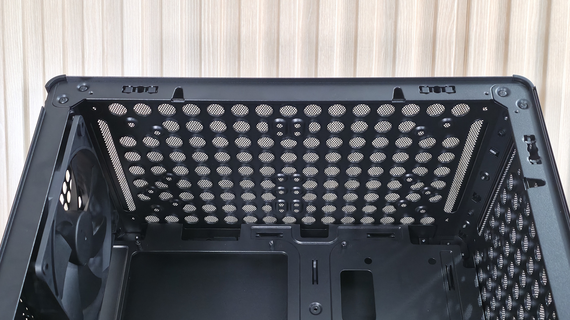 Cooler Master Q300L V3 - Case inside