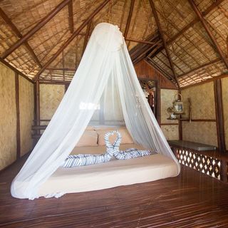 island bathroom with swan towels and canopy draping