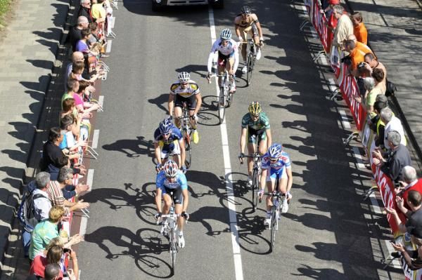 The breakaway takes on the Cauberg for the first time.
