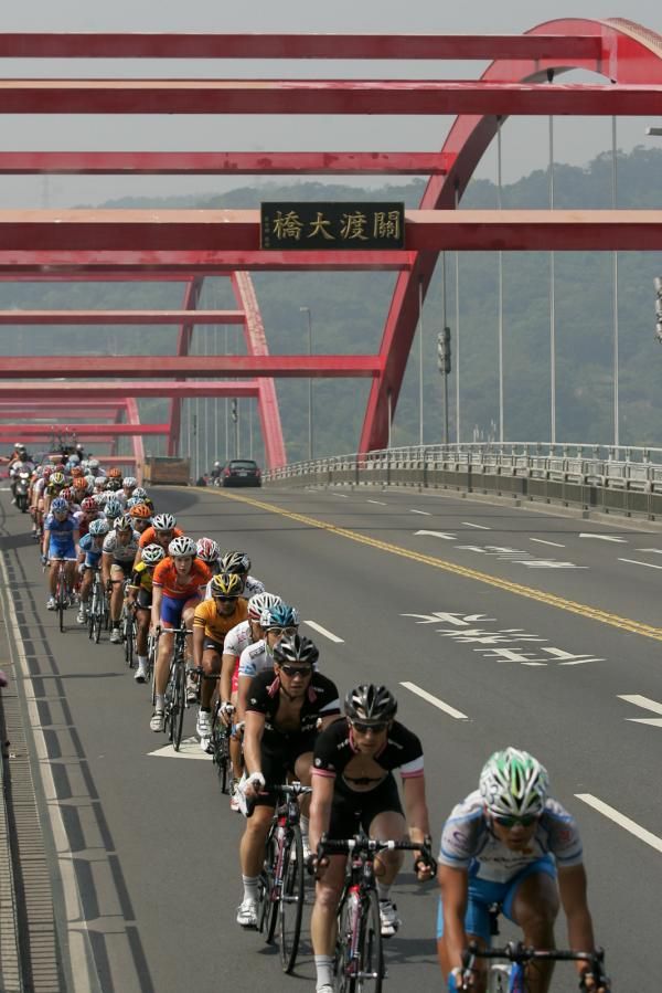 Crossing the Gandau bridge