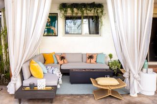 Issa Rae Airbnb 14 - Lounge