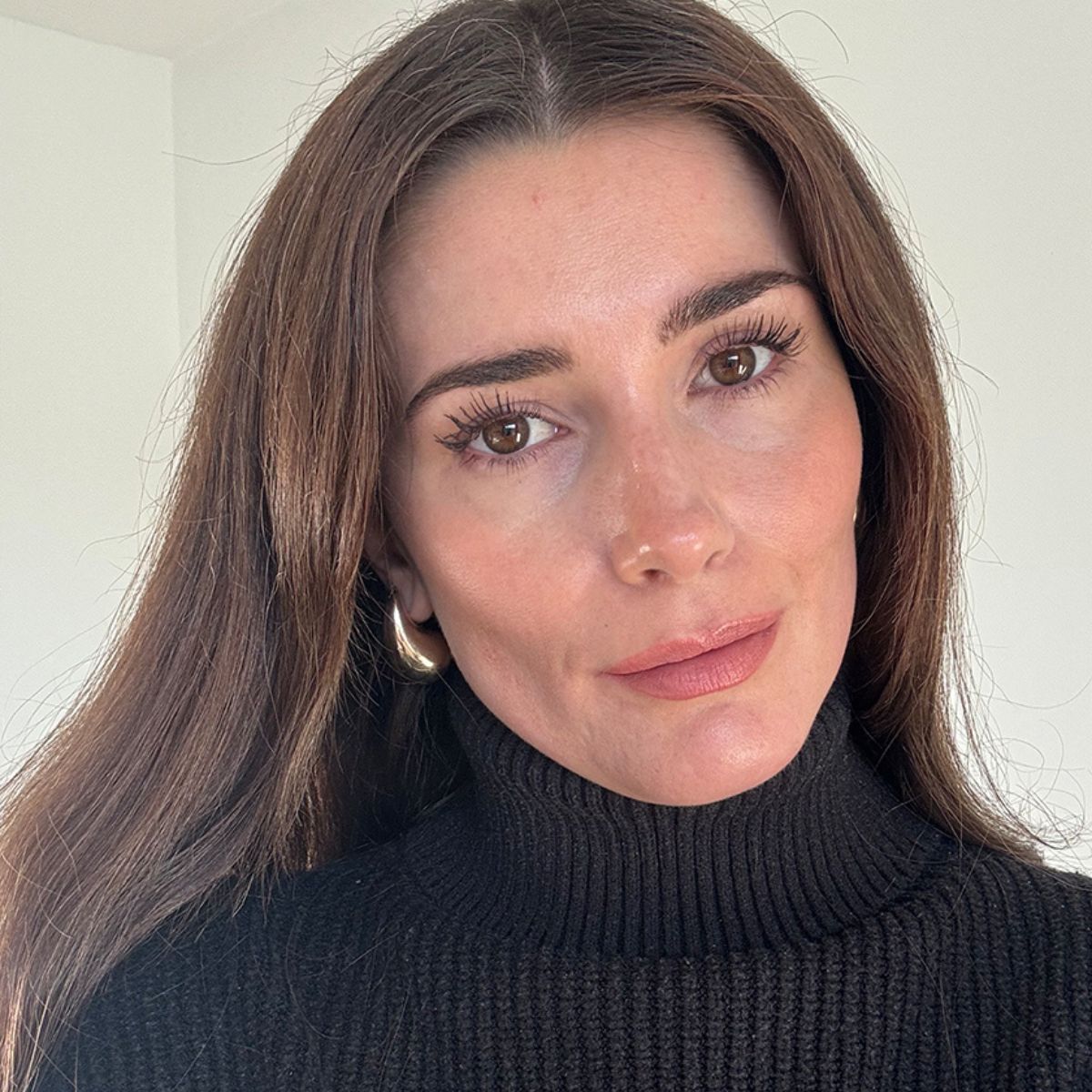 Eleanor wearing loreal big deal mascara on her lashes