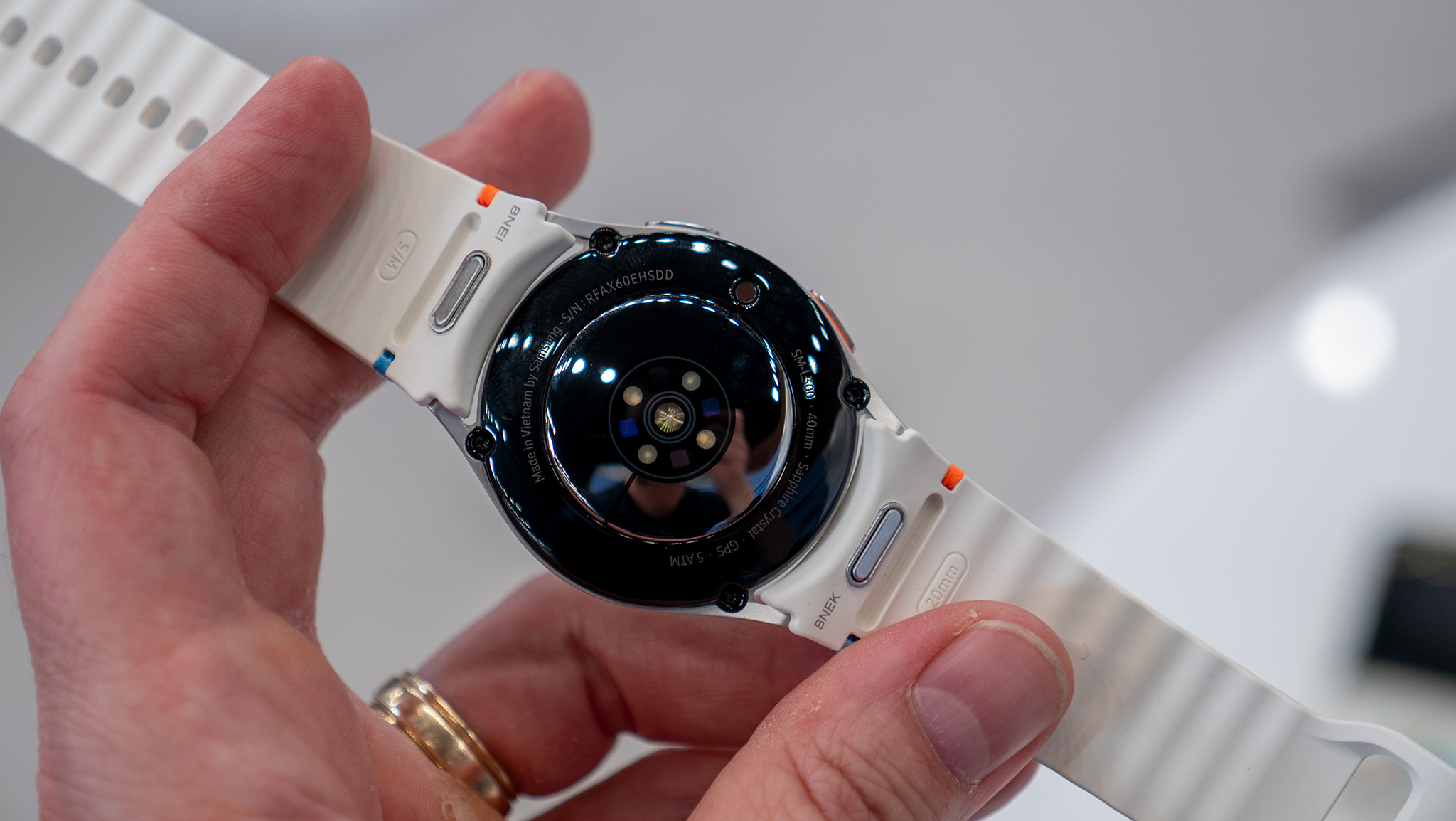 Samsung Galaxy Watch 7 против Galaxy Watch FE