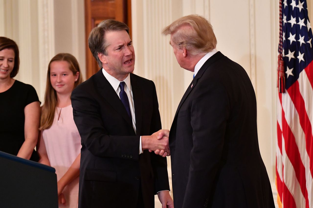 Brett Kavanaugh shakes Trump&amp;#039;s hand