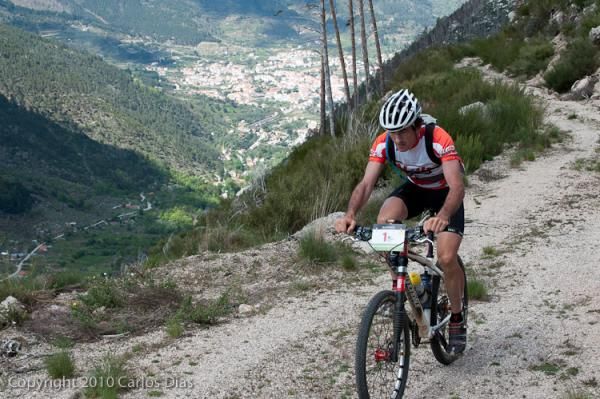 Ricardo Melo remains composed at the top of a long climb.