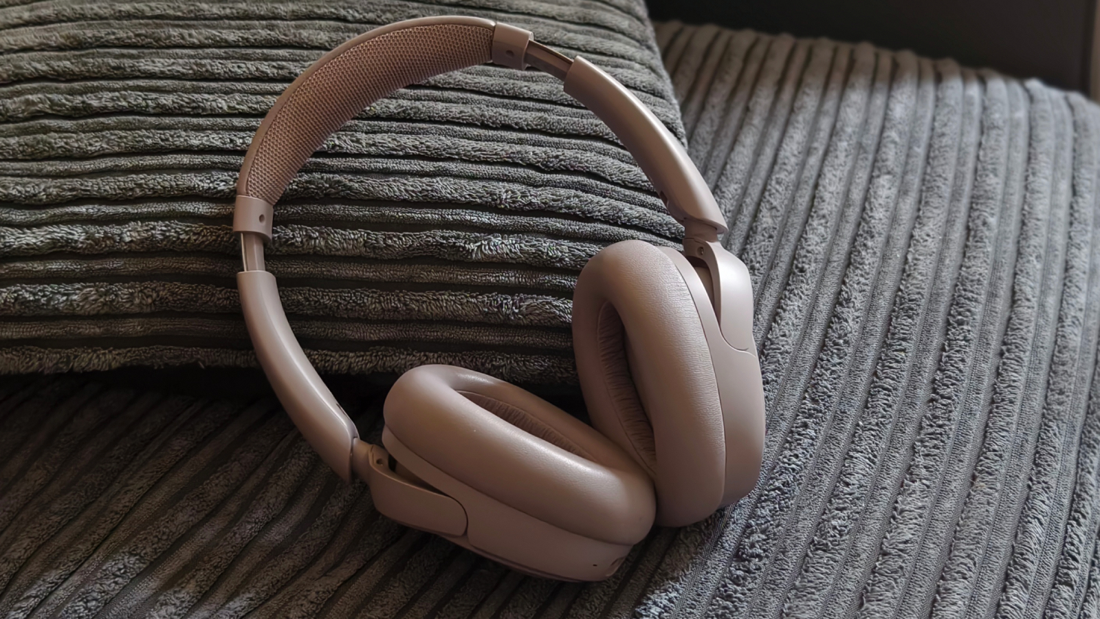 JLab JBuds Lux ANC review: budget headphones that are all about that bass