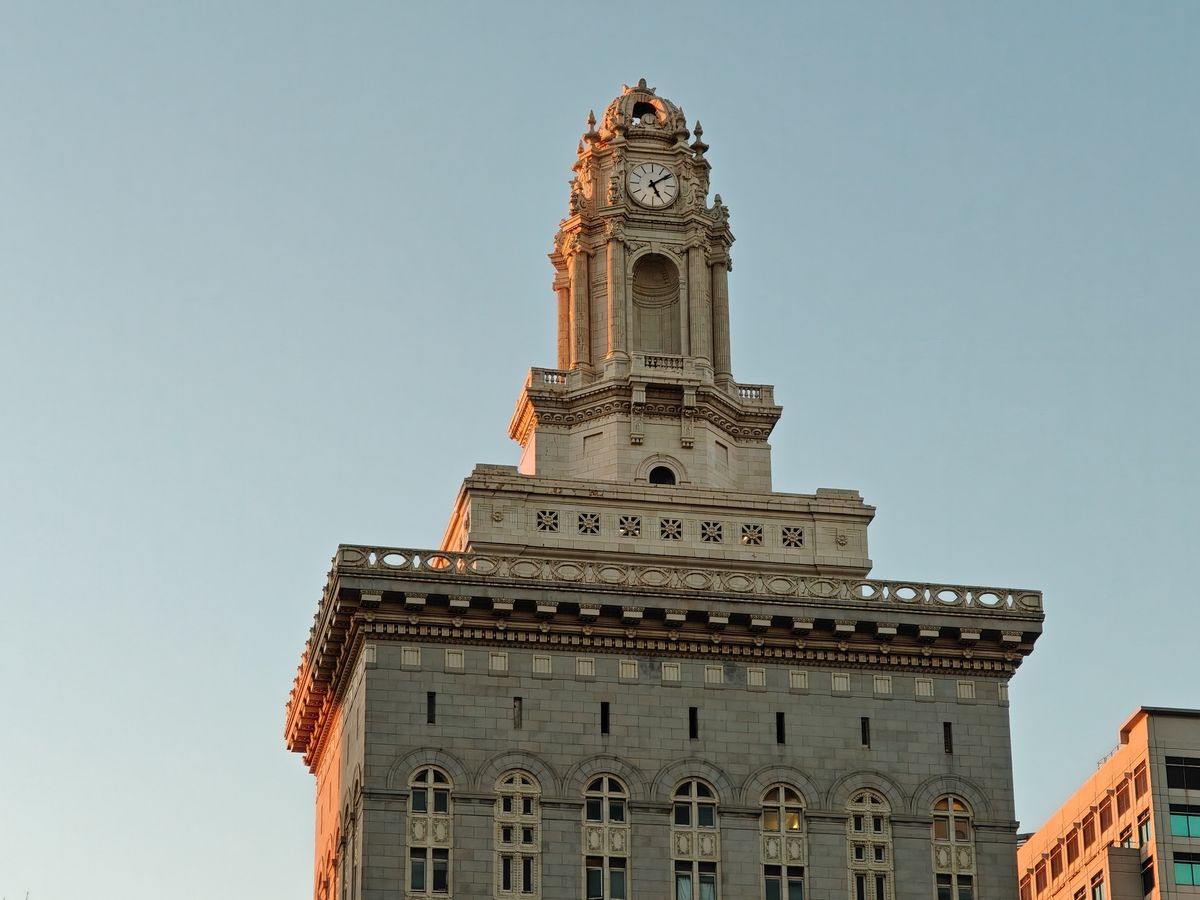 Oakland City Hall at 8x zoom by OnePlus 13R