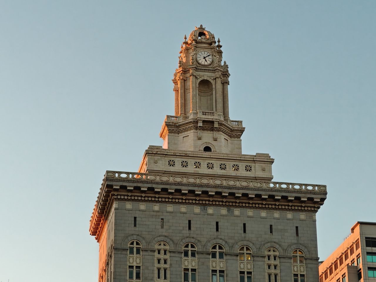 Oakland City Hall at 8x zoom by OnePlus 13R