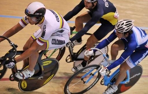 Fabian Hernando Puerta (Colombia) en route to victory in the men's keirin final