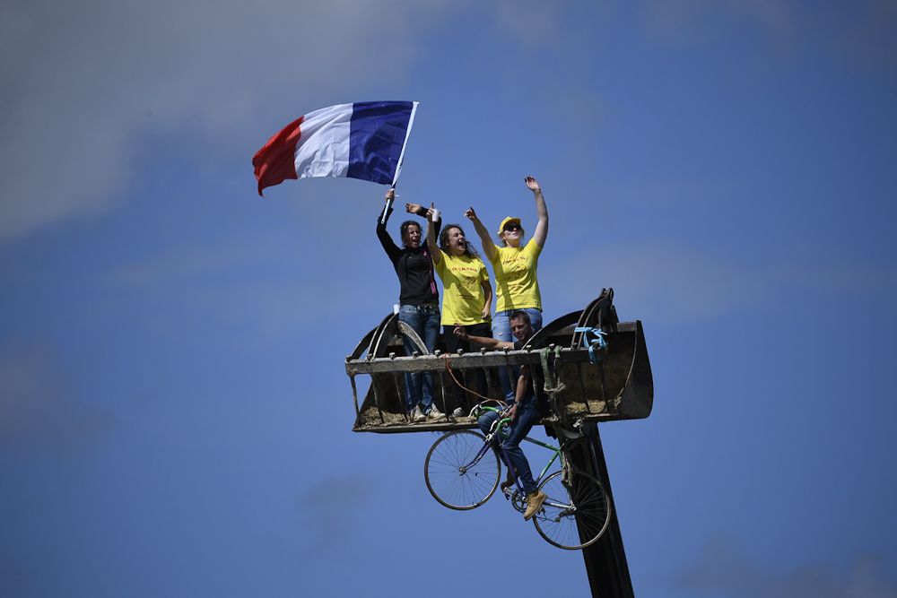 Fans go to great heights to see the race.