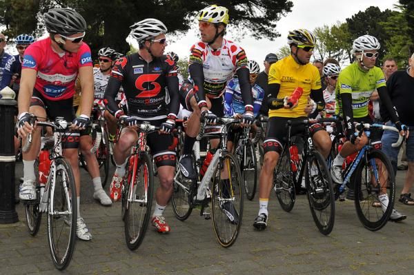 The classification jerseys line up for the start of stage 2.
